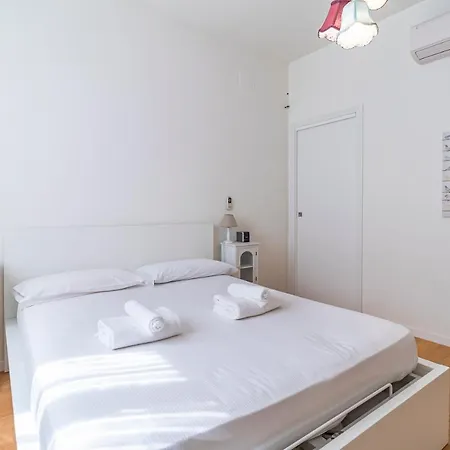 Apartamento Joivy Cosy 1-bed Near Centrale